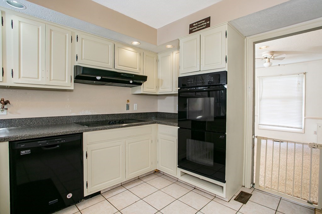 399 Marion Road Middleboro, MA 02346 - Photo 9 of 38