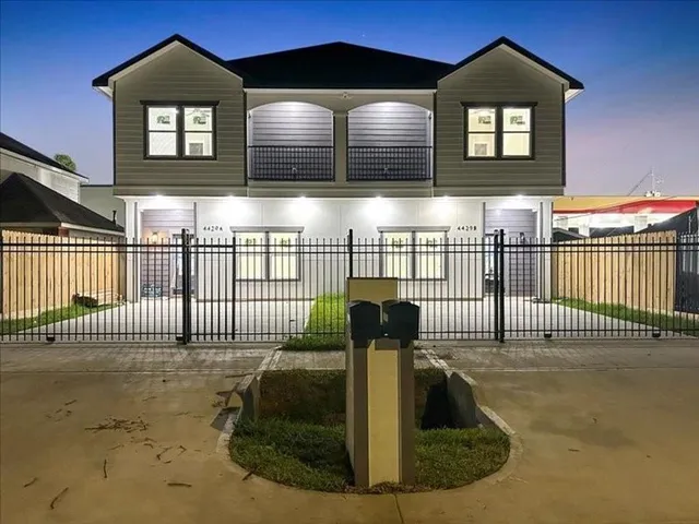 $2,150 | 4429 Sterling Street, Houston, TX 77051