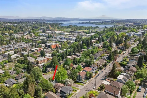 $945,000 | 2010 Northeast 54th Street, Seattle, WA 98105