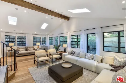 $4,500,000 | 707 Amoroso Place, Venice, CA 90291