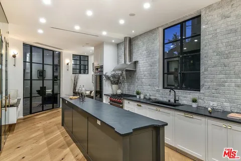$4,500,000 | 707 Amoroso Place, Venice, CA 90291