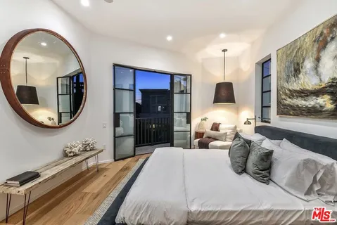 $4,500,000 | 707 Amoroso Place, Venice, CA 90291