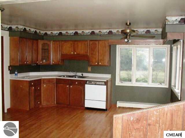 9288 West Pierce Road Sumner, MI 48889 - Photo 2 of 9 1768988-1.JPG