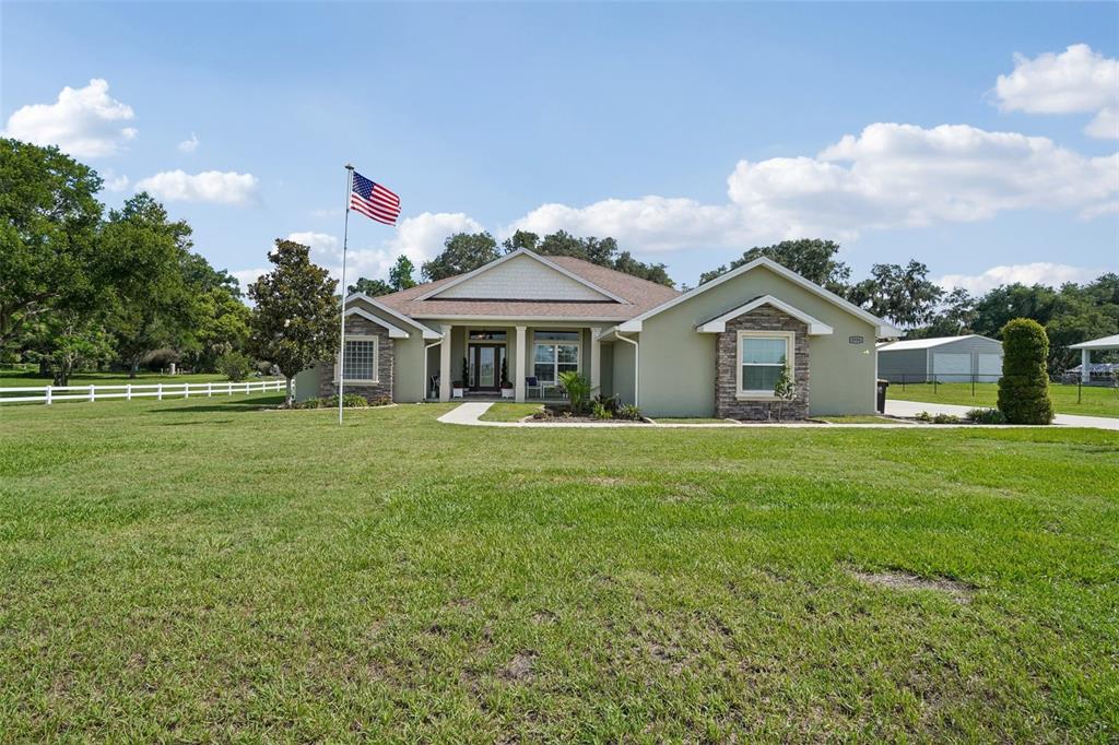 3934 Connersville Road Bartow, FL 33830 - Photo 58 of 81 a front view of a house with a garden