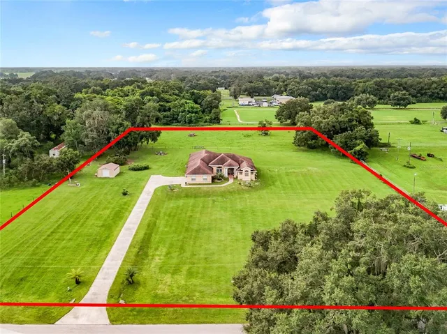 a view of an outdoor space