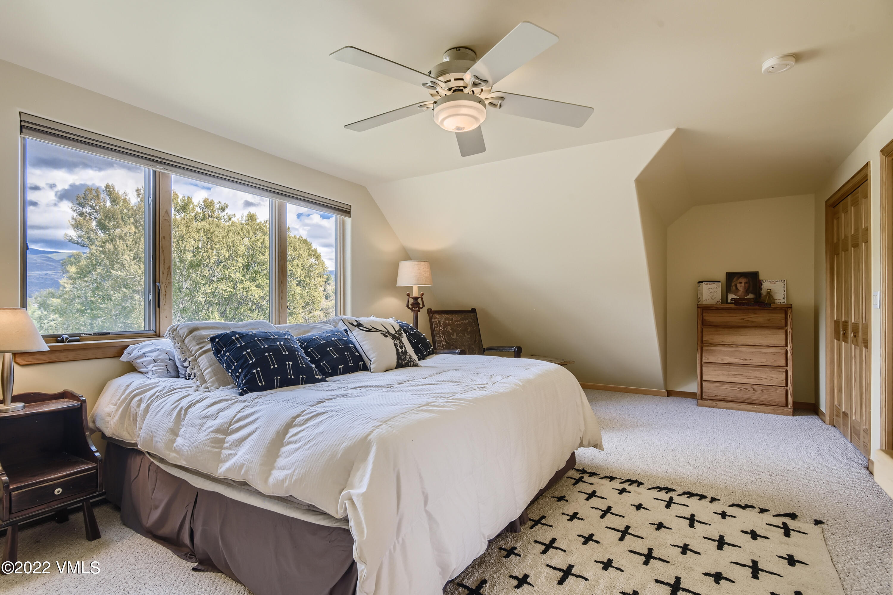 1476 Lake Creek Road Edwards, CO 81632 - Photo 21 of 35 a bedroom with double bed and a window