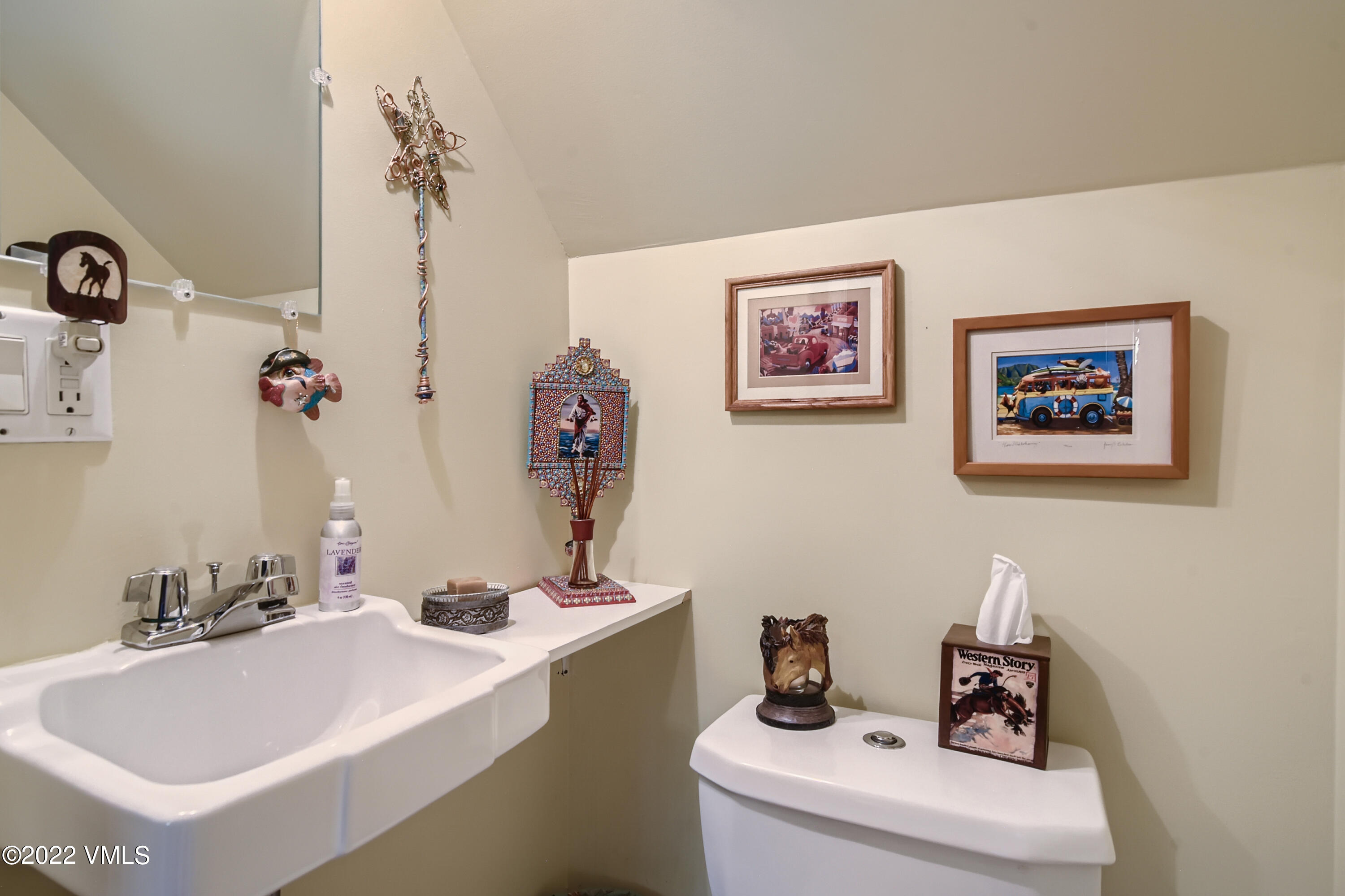 1476 Lake Creek Road Edwards, CO 81632 - Photo 25 of 35 a bathroom with a sink and a mirror