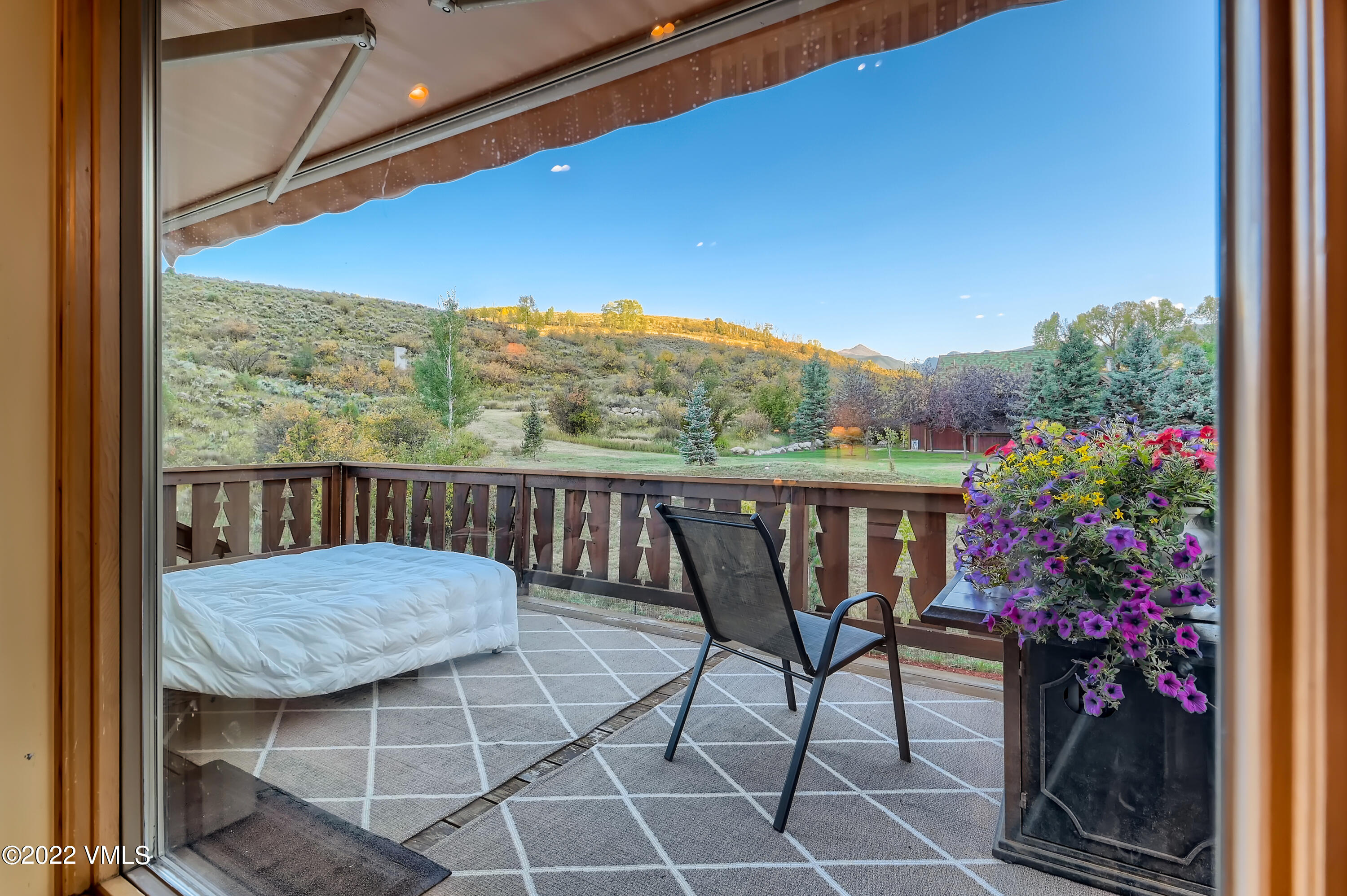 1476 Lake Creek Road Edwards, CO 81632 - Photo 8 of 35 a view of a chairs and table in the balcony