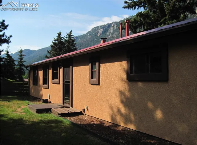 a view of a small house with a yard