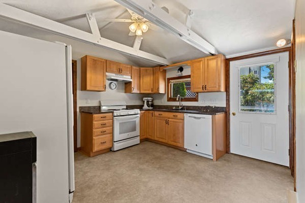 95 Wheeler Street Gloucester, MA 01930 - Photo 10 of 36