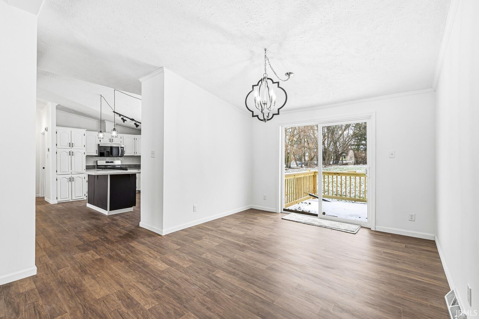 1628 South Spring Street Mishawaka, IN 46544 - Photo 8 of 36