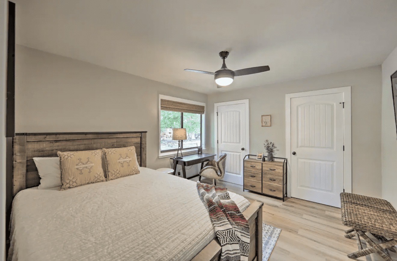 10630 River Ranch Road Kemp, TX 75143 - Photo 18 of 36 a bedroom with a bed furniture and a window