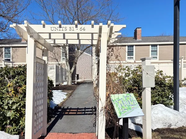 $839,000 | 11 Oak Street, Unit 43, Wellesley, MA 02482