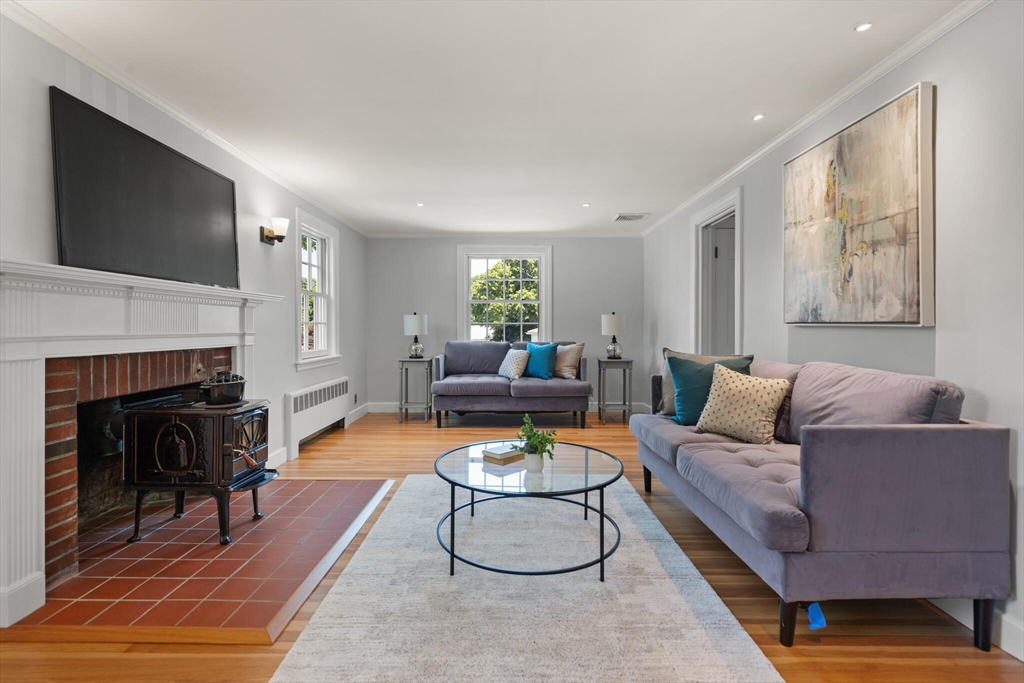 22 Willowdale Road Winchester, MA 01890 - Photo 4 of 33 Gallery Image 4