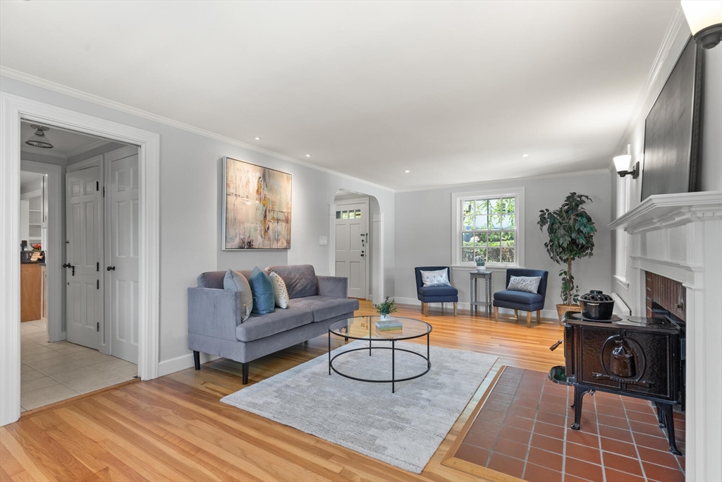 22 Willowdale Road Winchester, MA 01890 - Photo 5 of 33 Gallery Image 5
