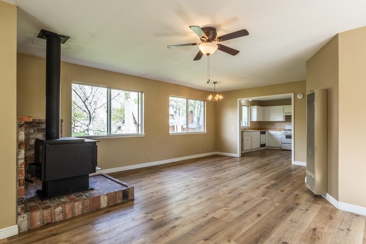220 Ocean View Road Bishop, CA 93514 - Photo 4 of 42 Gallery Image 4