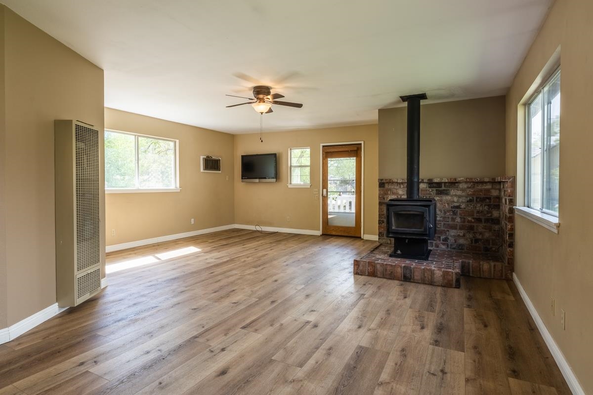 220 Ocean View Road Bishop, CA 93514 - Photo 5 of 42 Gallery Image 5