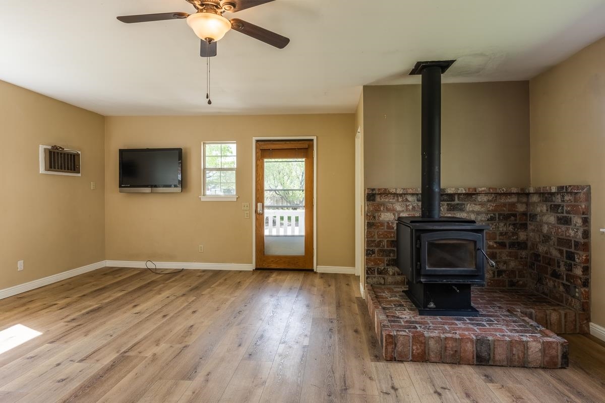 220 Ocean View Road Bishop, CA 93514 - Photo 7 of 42 Gallery Image 7