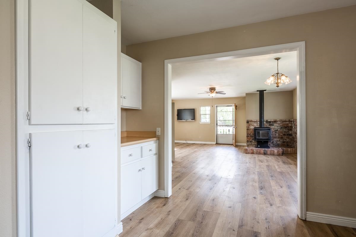 220 Ocean View Road Bishop, CA 93514 - Photo 8 of 42 Gallery Image 8
