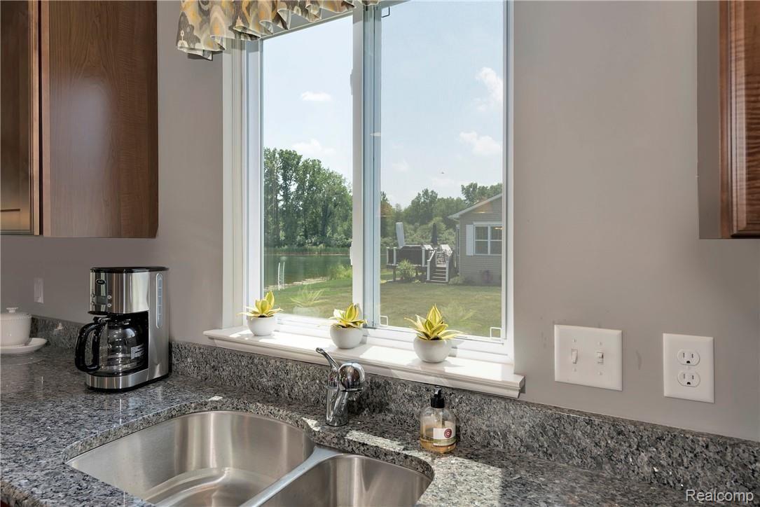 13635 Stamford Road Belleville, MI 48111 - Photo 18 of 40 Kitchen 3