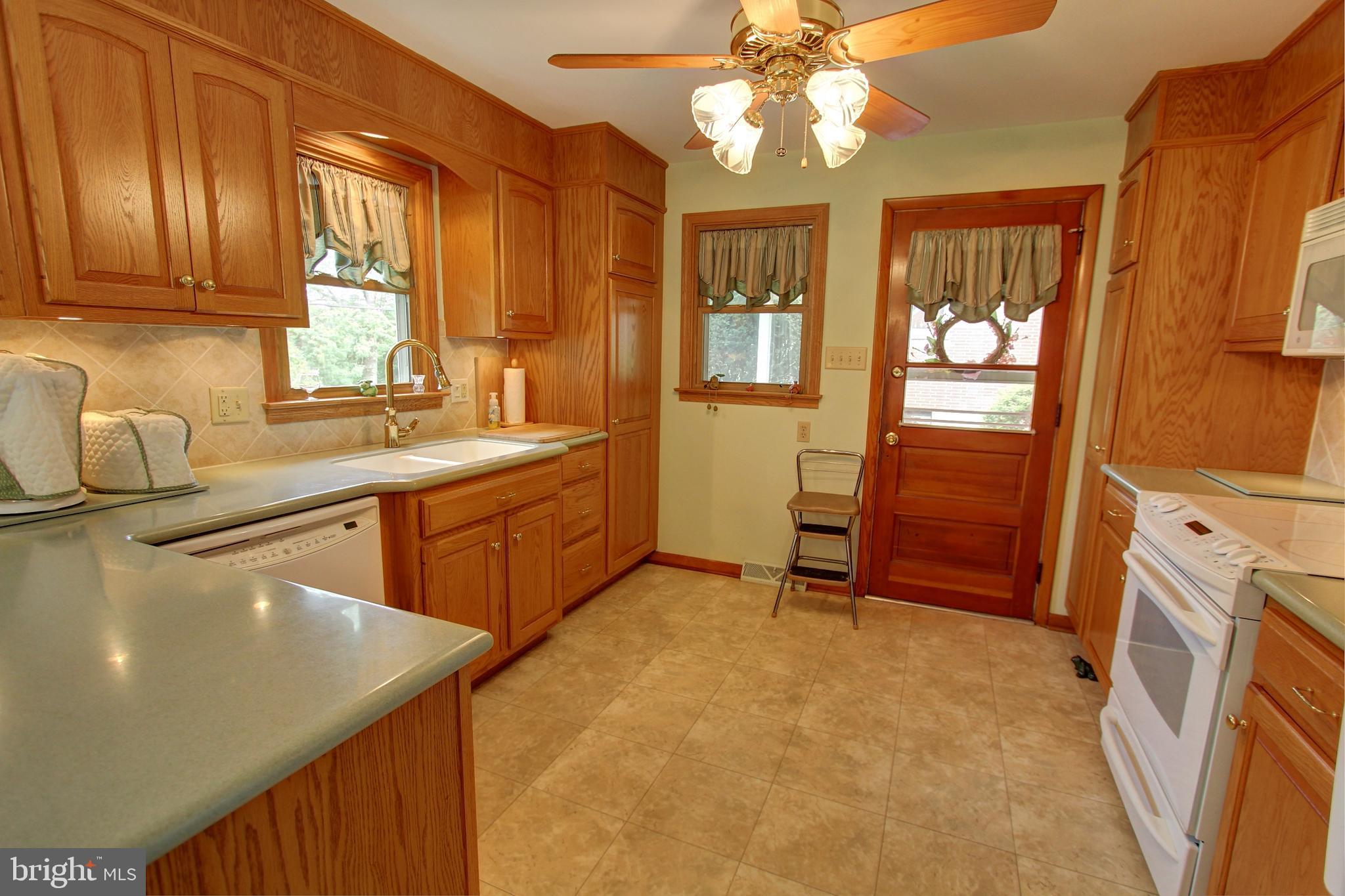 4606 Coventry Road Harrisburg, PA 17109 - Photo 12 of 32 Gallery Image 12