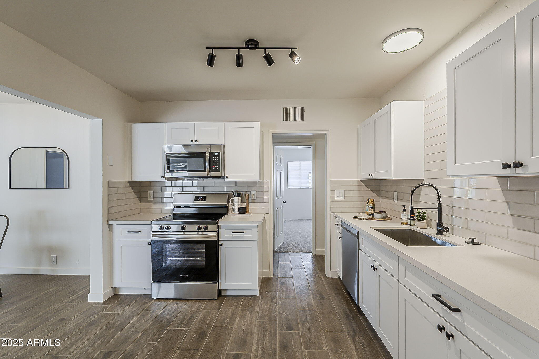 1616 East Pecan Road Phoenix, AZ 85040 - Photo 10 of 43 Kitchen