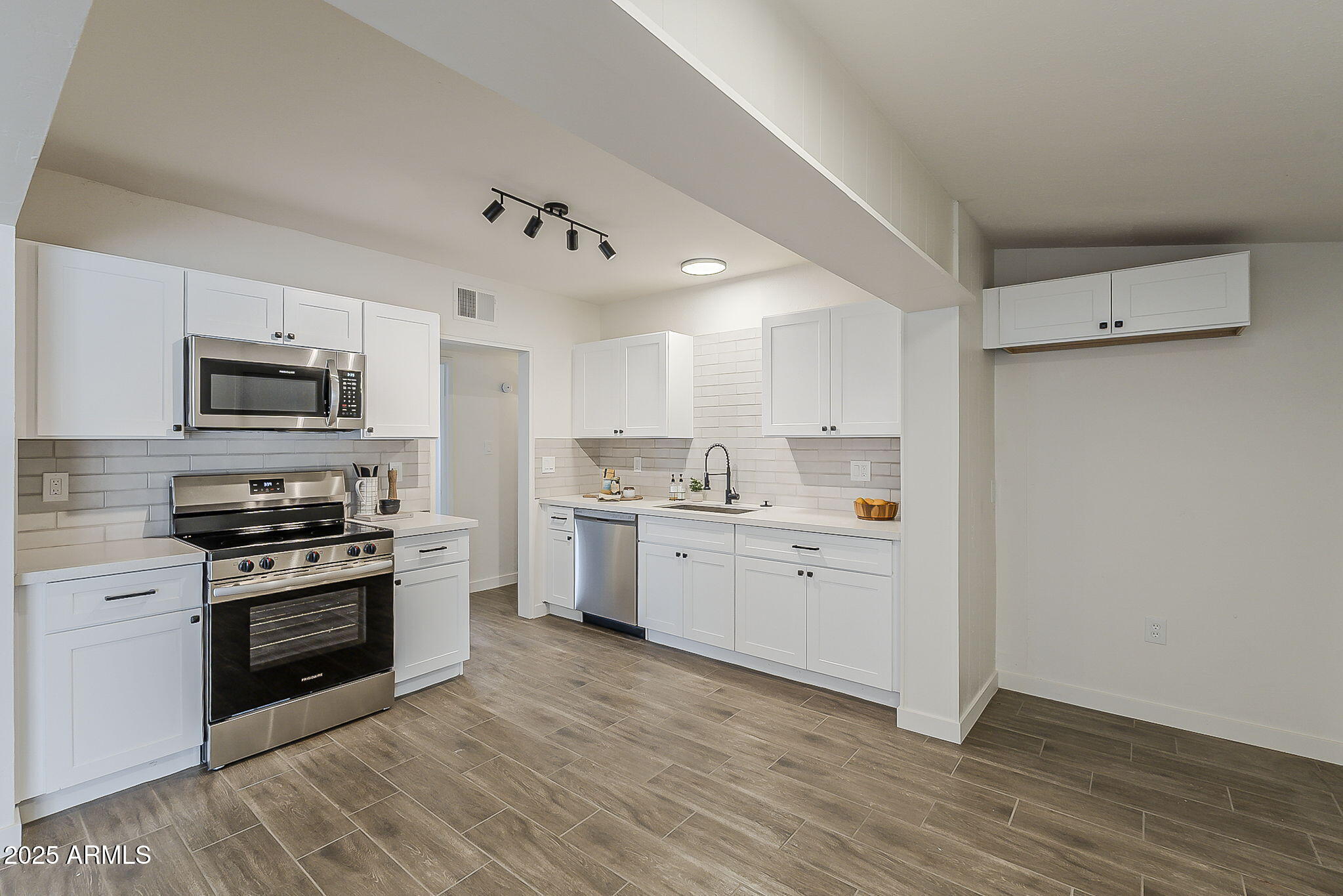 1616 East Pecan Road Phoenix, AZ 85040 - Photo 11 of 43 Kitchen