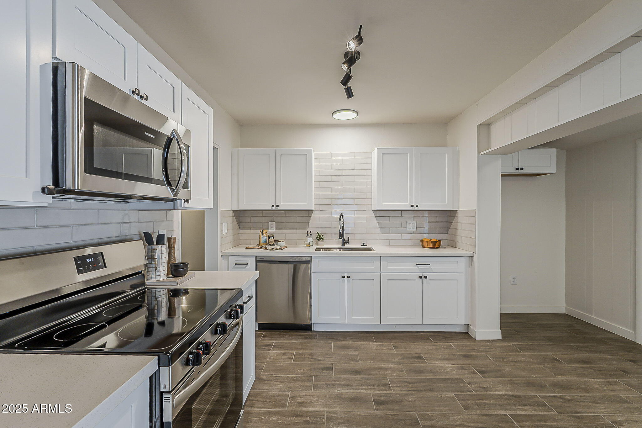 1616 East Pecan Road Phoenix, AZ 85040 - Photo 14 of 43 Kitchen