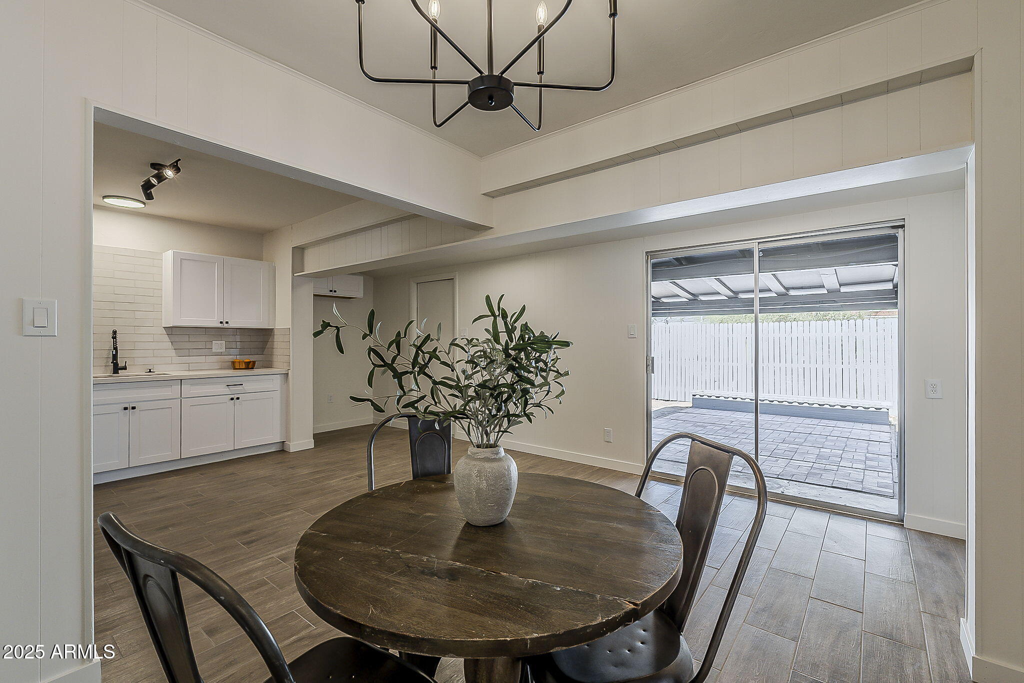 1616 East Pecan Road Phoenix, AZ 85040 - Photo 17 of 43 Dining Area