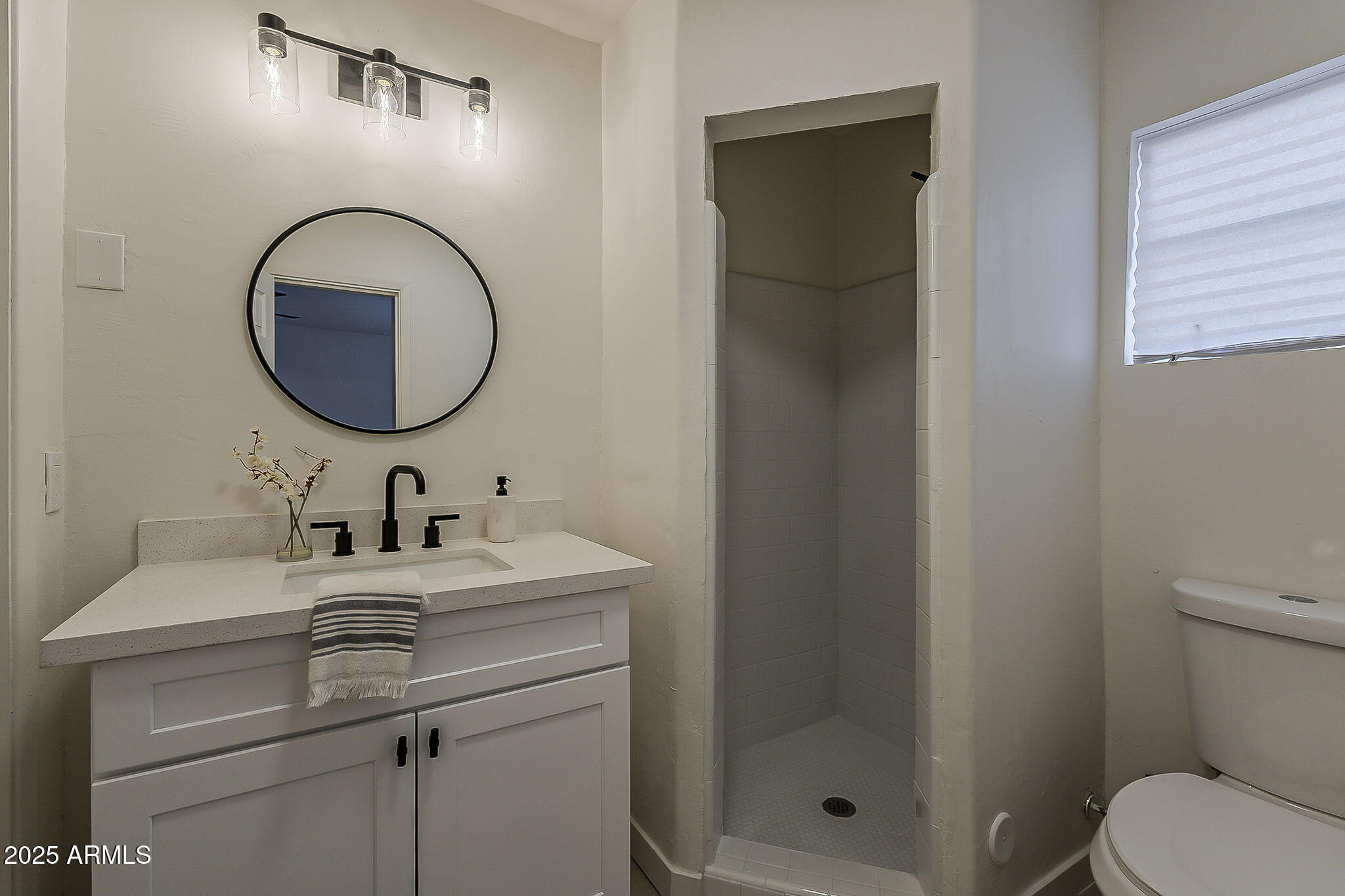 1616 East Pecan Road Phoenix, AZ 85040 - Photo 27 of 43 Primary En Suite