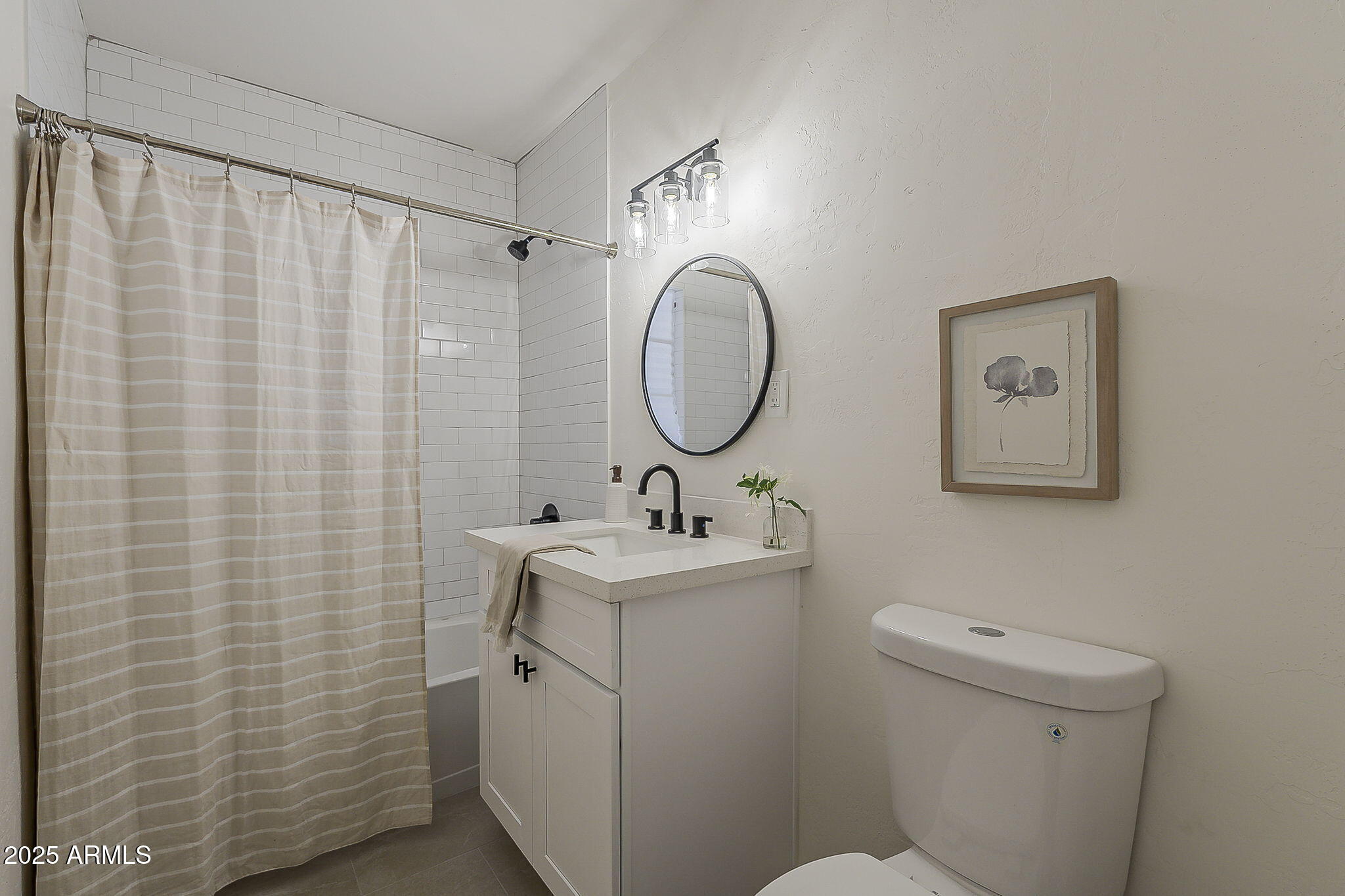 1616 East Pecan Road Phoenix, AZ 85040 - Photo 30 of 43 Hallway Bathroom