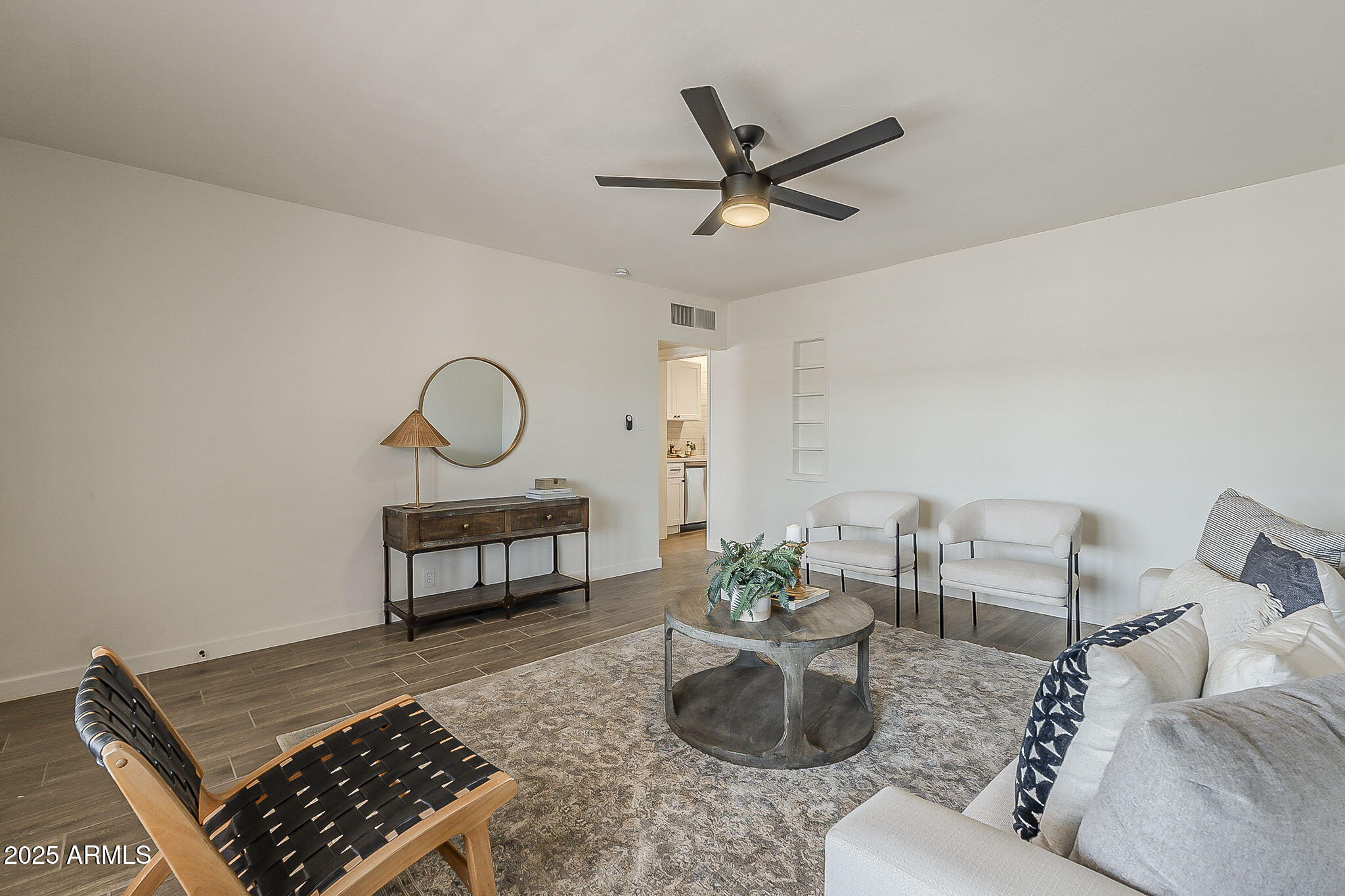 1616 East Pecan Road Phoenix, AZ 85040 - Photo 6 of 43 Living Room