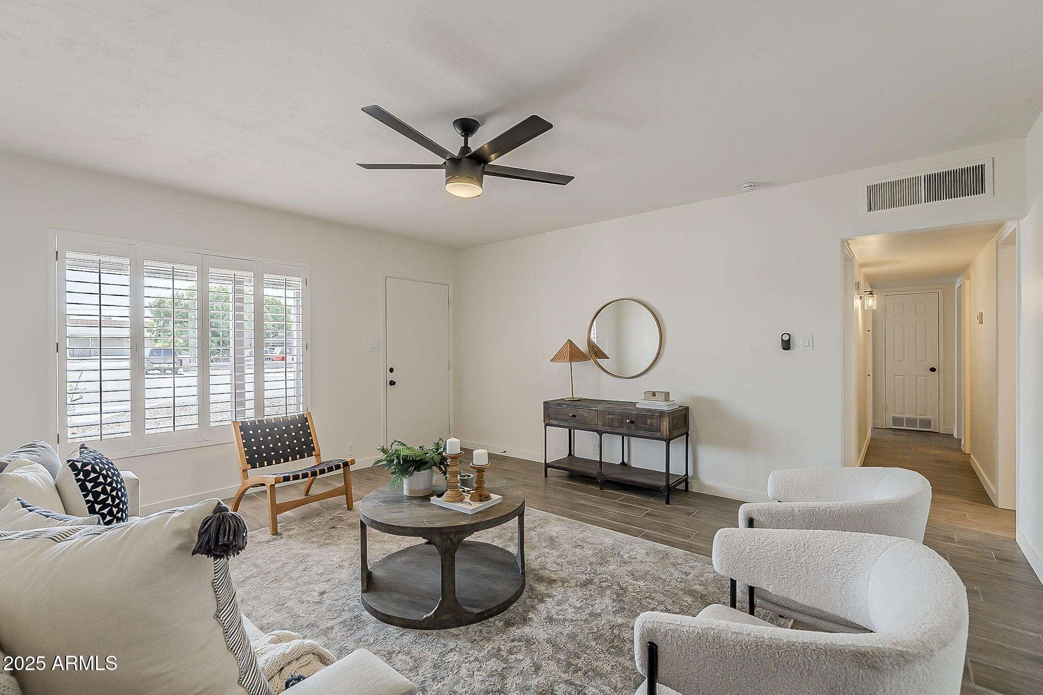 1616 East Pecan Road Phoenix, AZ 85040 - Photo 7 of 43 Living Room