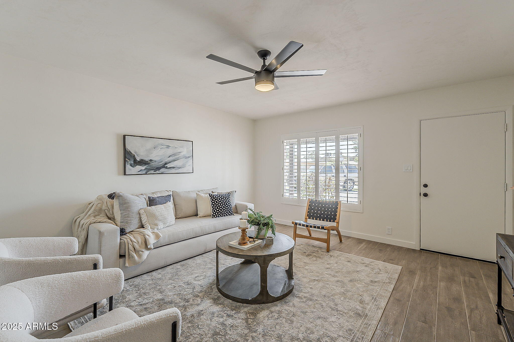 1616 East Pecan Road Phoenix, AZ 85040 - Photo 8 of 43 Living Room