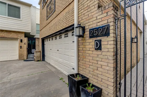 a view of a garage