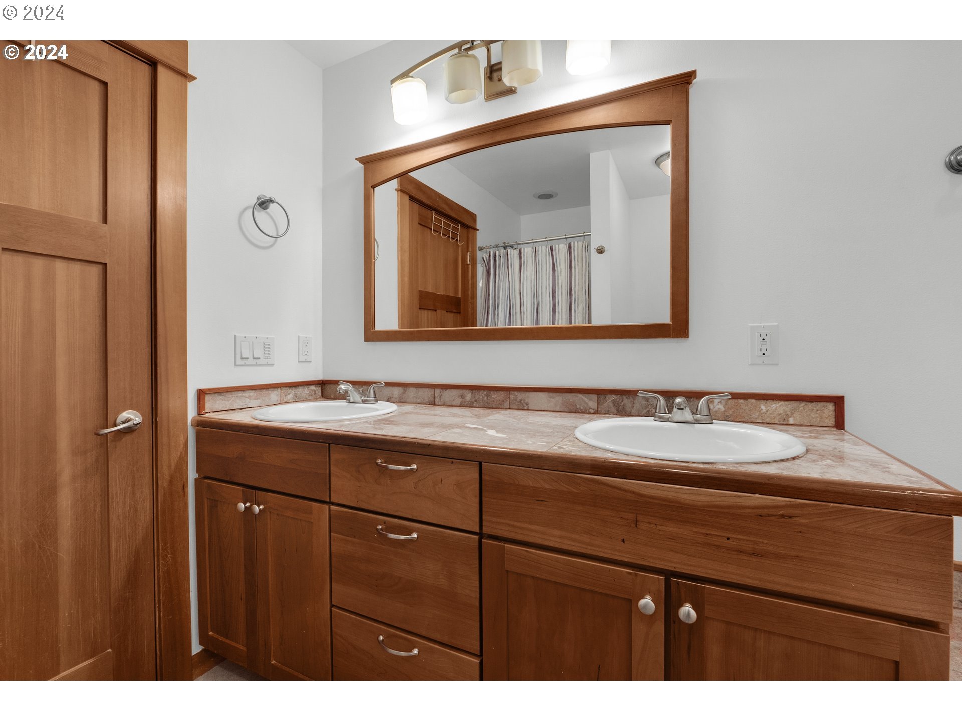 90713 Fort Clatsop Road Astoria, OR 97103 - Photo 14 of 30 a bathroom with a sink and a mirror