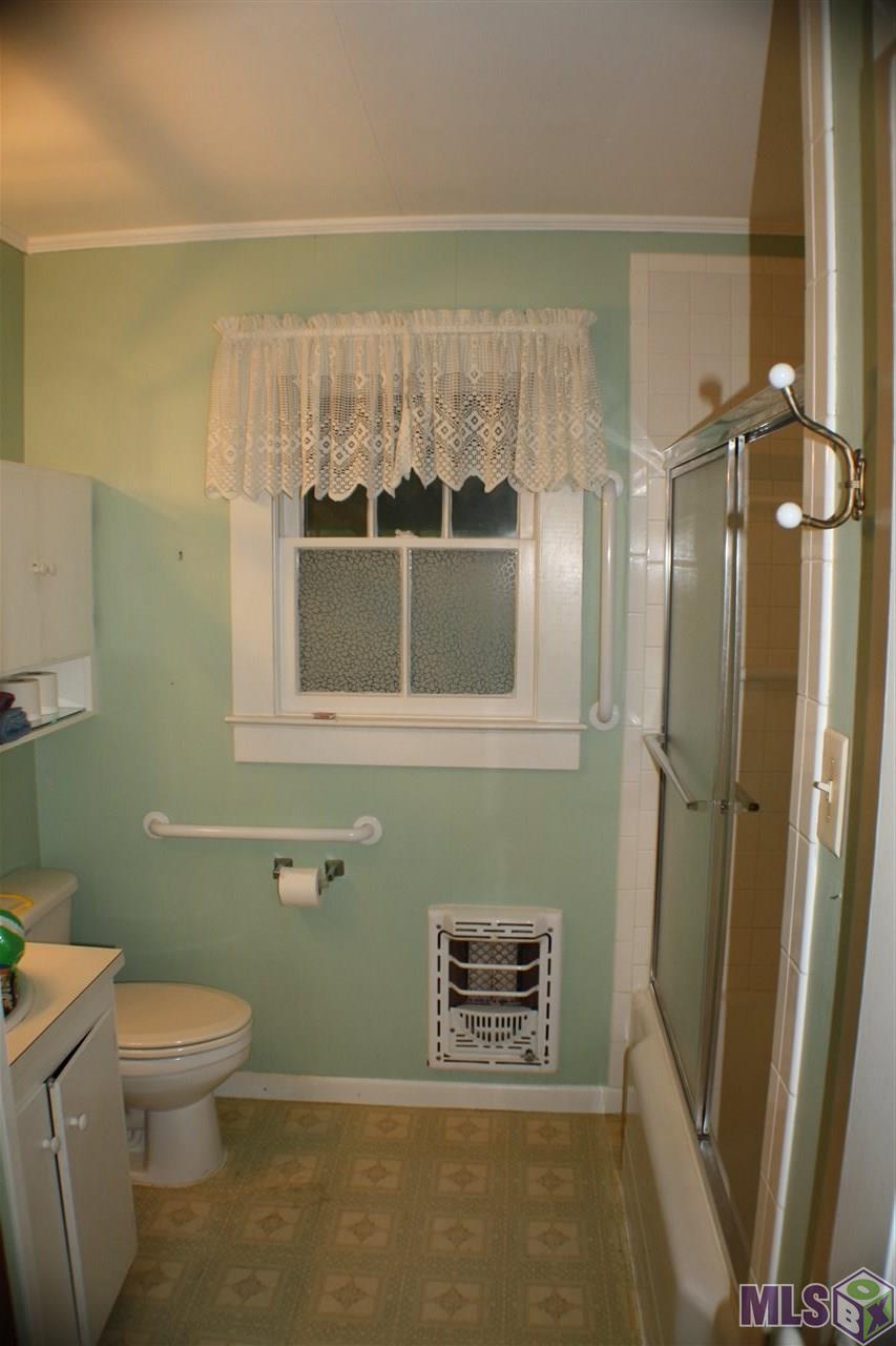 3944 Highway 1 Raceland, LA 70394 - Photo 26 of 37 Spare Bathroom