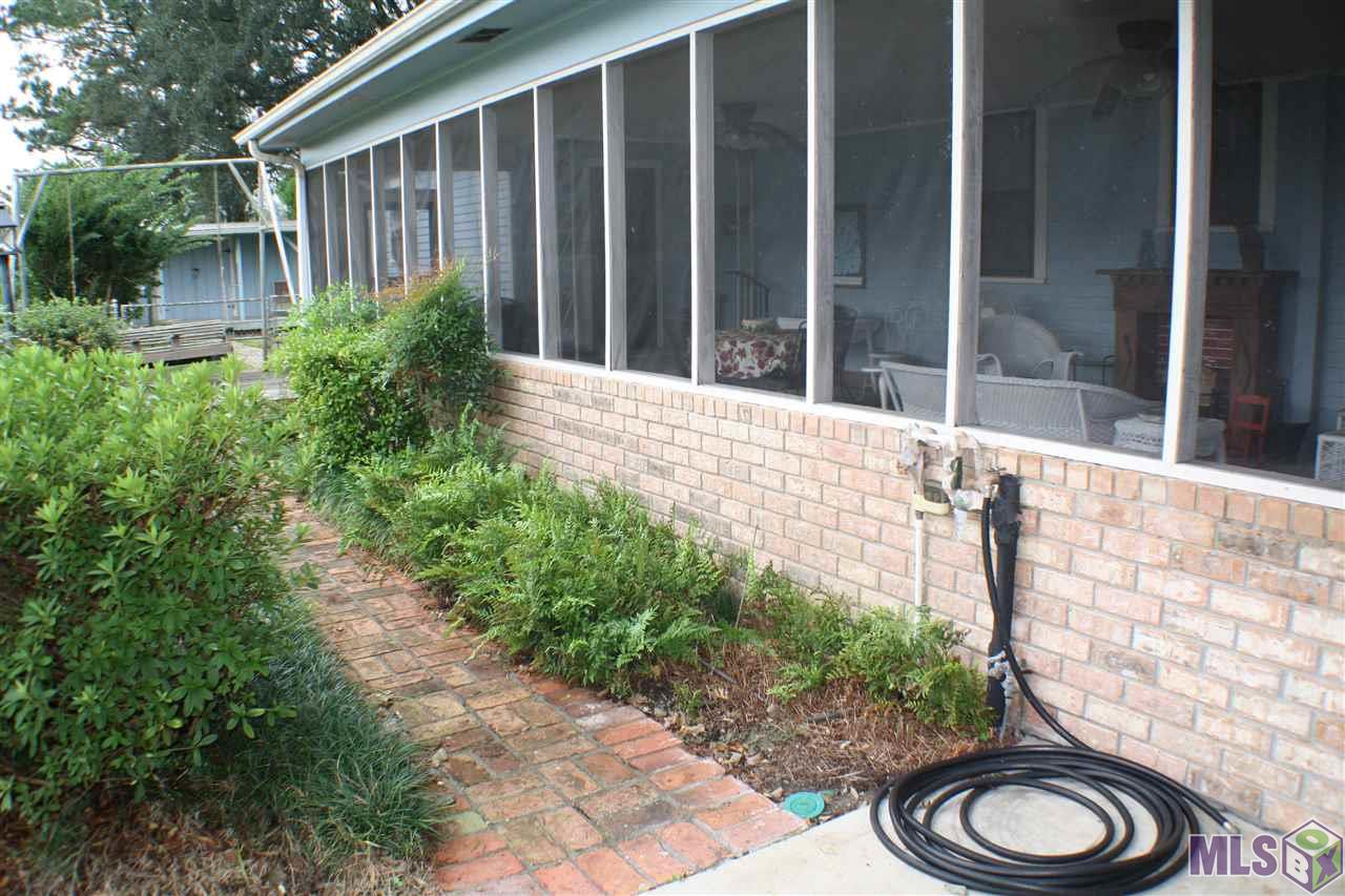 3944 Highway 1 Raceland, LA 70394 - Photo 29 of 37 Sidewalk