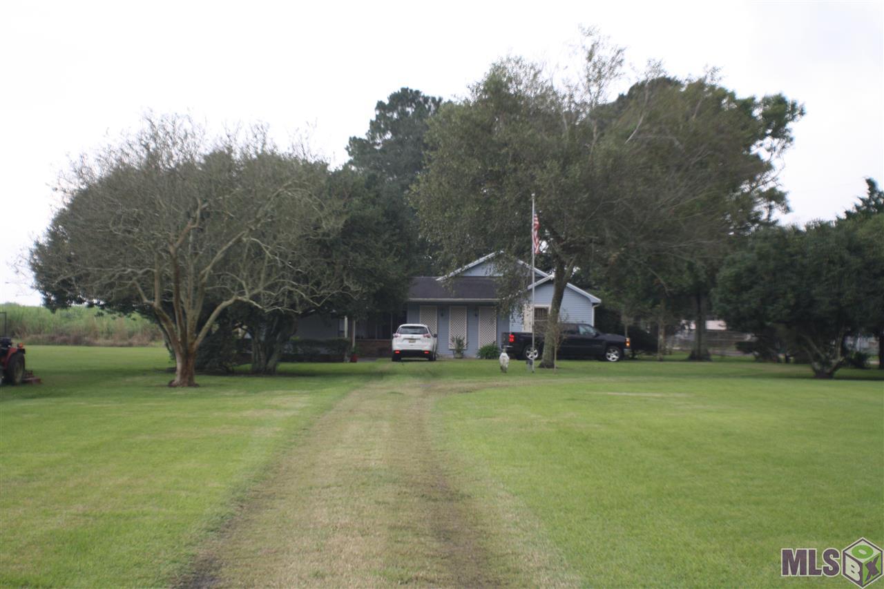 3944 Highway 1 Raceland, LA 70394 - Photo 4 of 37 Large Front Yard