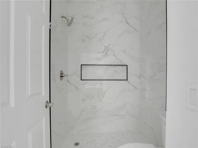 $1,050,000 | 8983 Mustang Island Circle, Naples, FL 34113