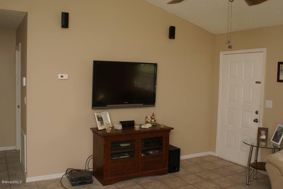7260 Freeport Road Cocoa, FL 32927 - Photo 4 of 19 Foyer