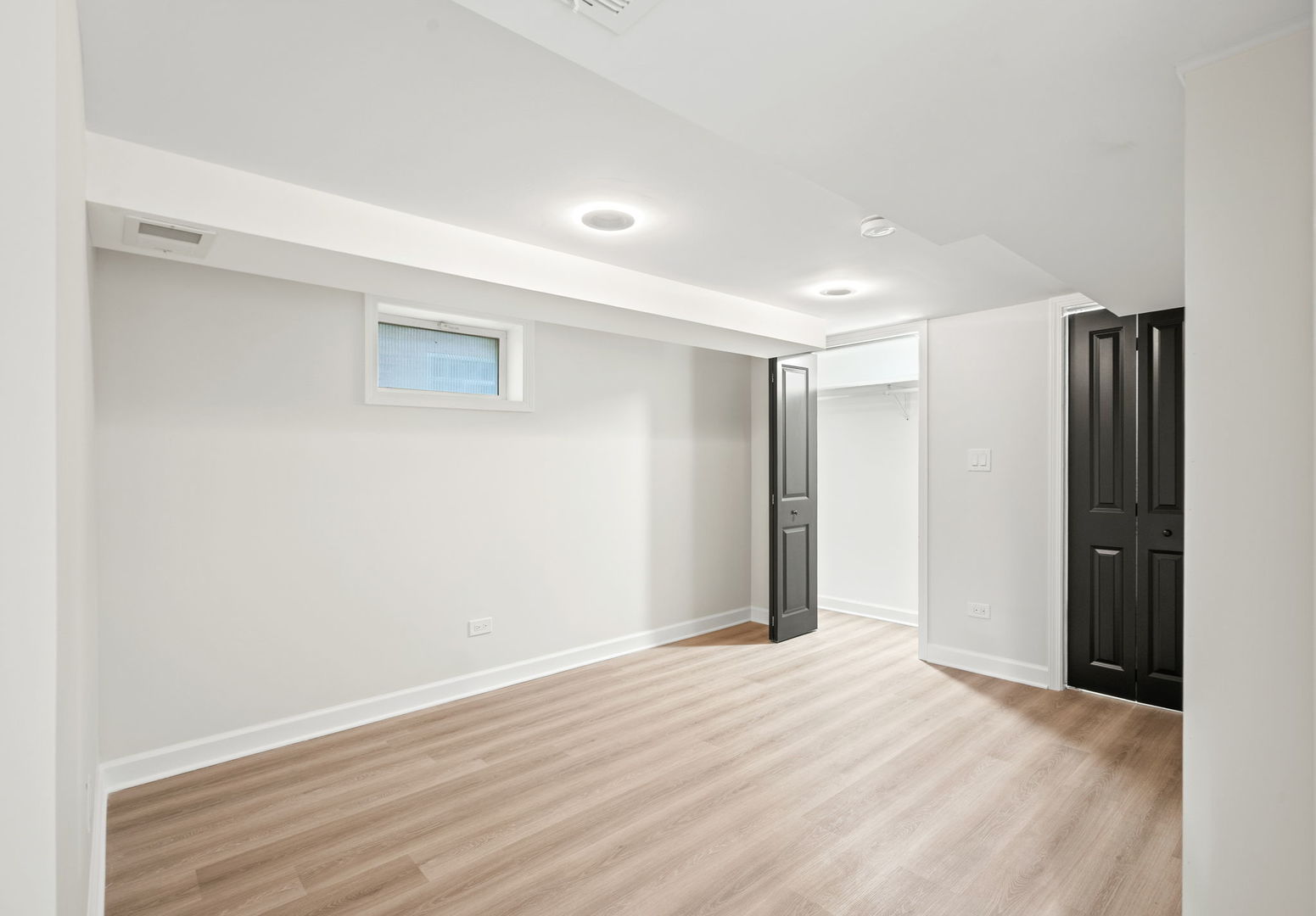 6444 28th Place Berwyn, IL 60402 - Photo 18 of 24 a view of an empty room