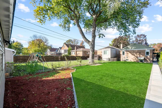 $3,700 | 6444 28th Place, Berwyn, IL 60402