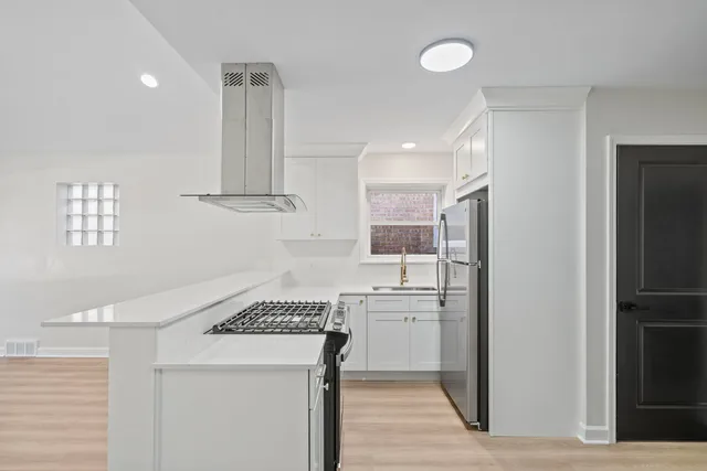 $3,700 | 6444 28th Place, Berwyn, IL 60402