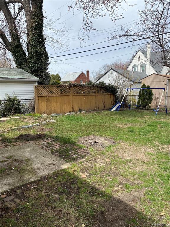 7315 Weingartz Street Center Line, MI 48015 - Photo 4 of 23