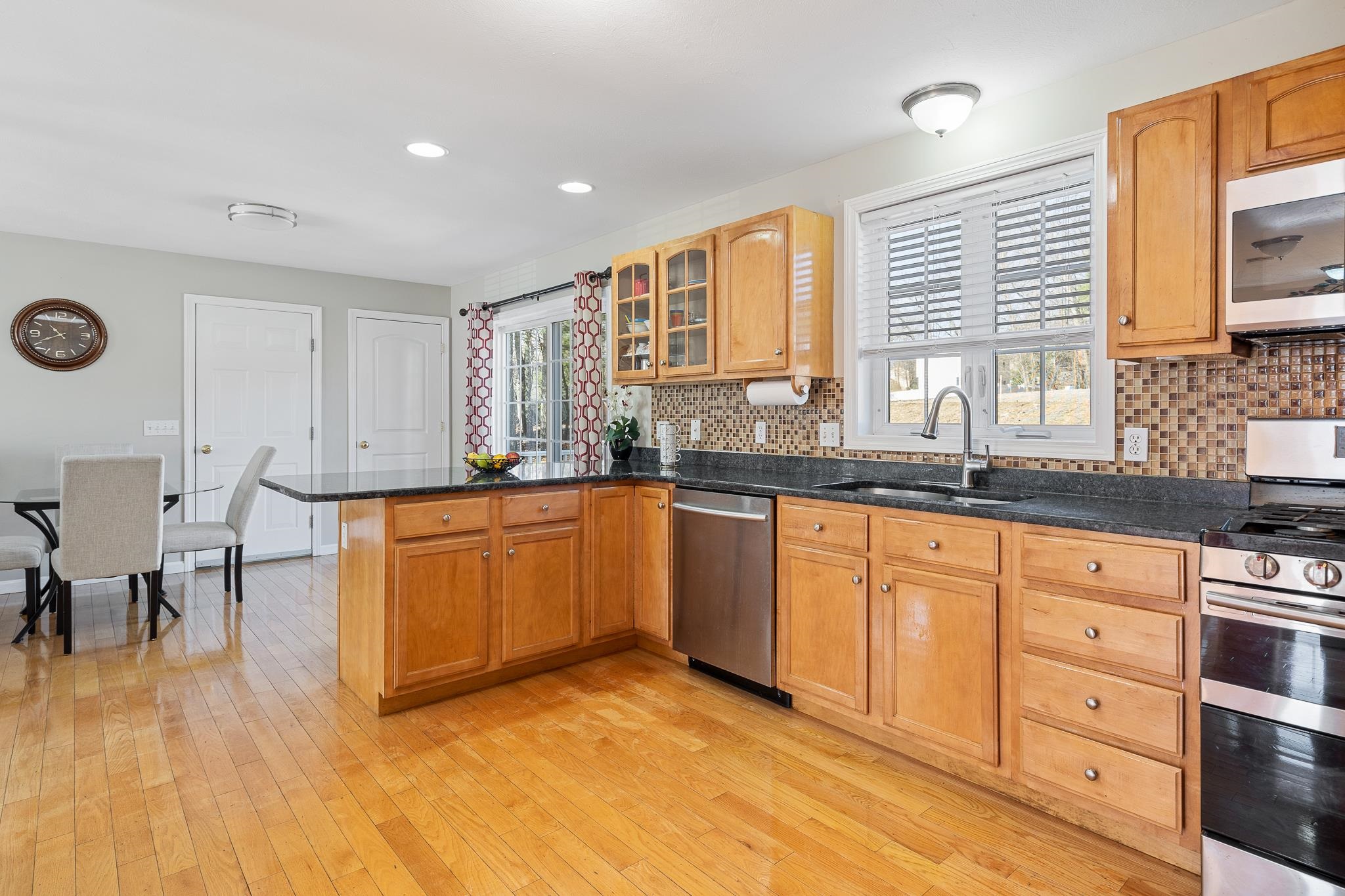 25 Gosselin Road Nashua, NH 03062 - Photo 11 of 40 Gallery Image 11