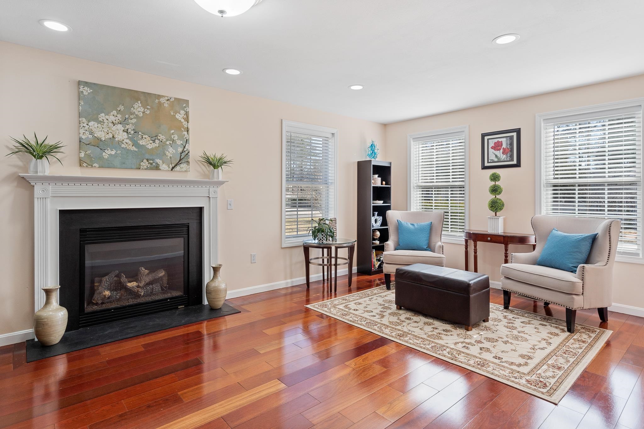 25 Gosselin Road Nashua, NH 03062 - Photo 2 of 40 Gallery Image 2