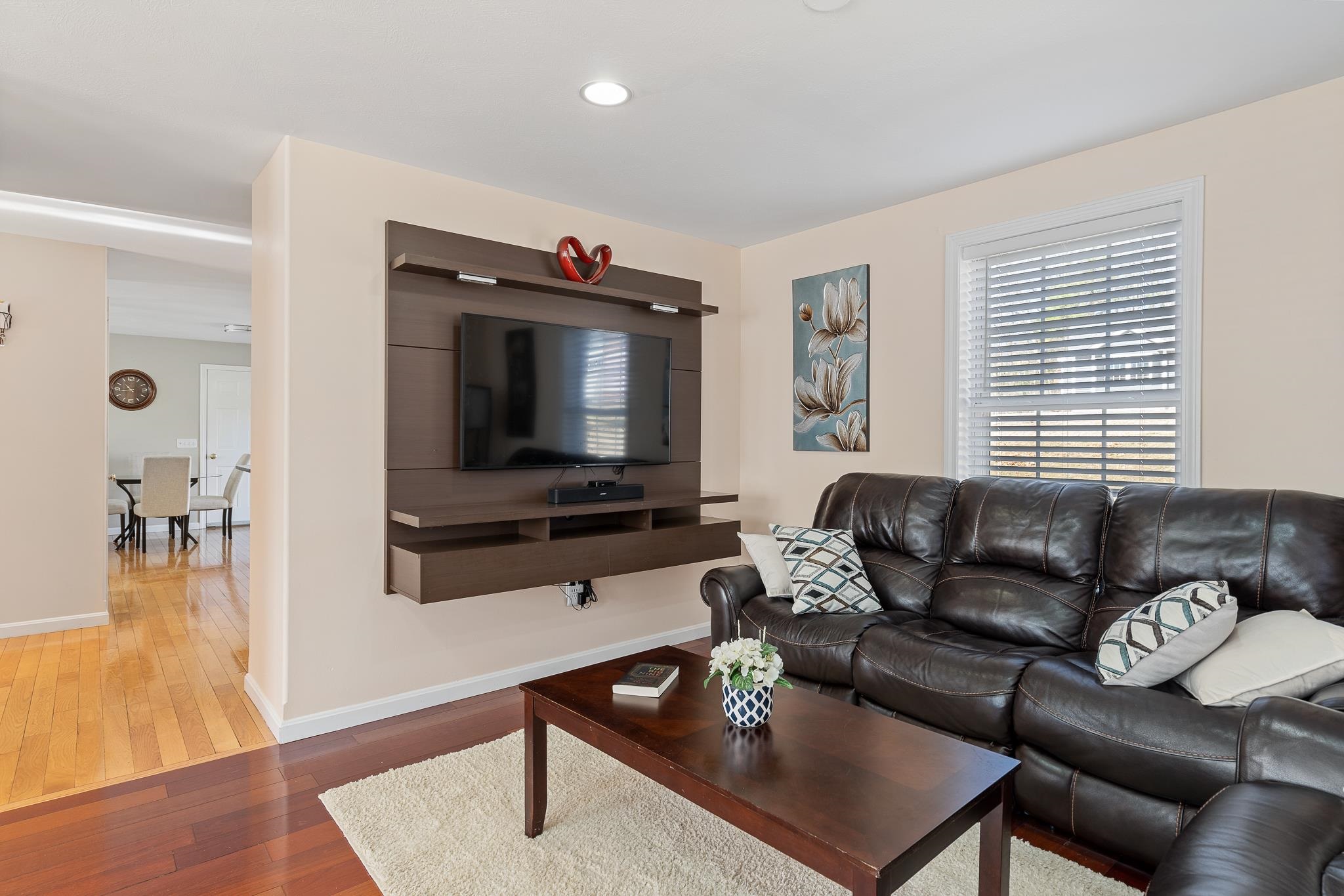 25 Gosselin Road Nashua, NH 03062 - Photo 5 of 40 Gallery Image 5