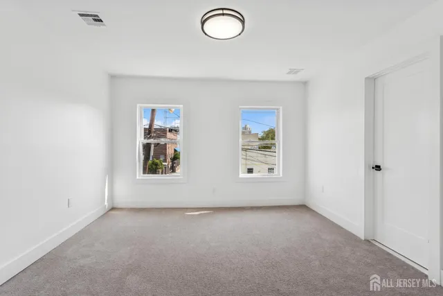 $2,700 | 318 Seaman Street, Unit 2, New Brunswick, NJ 08901