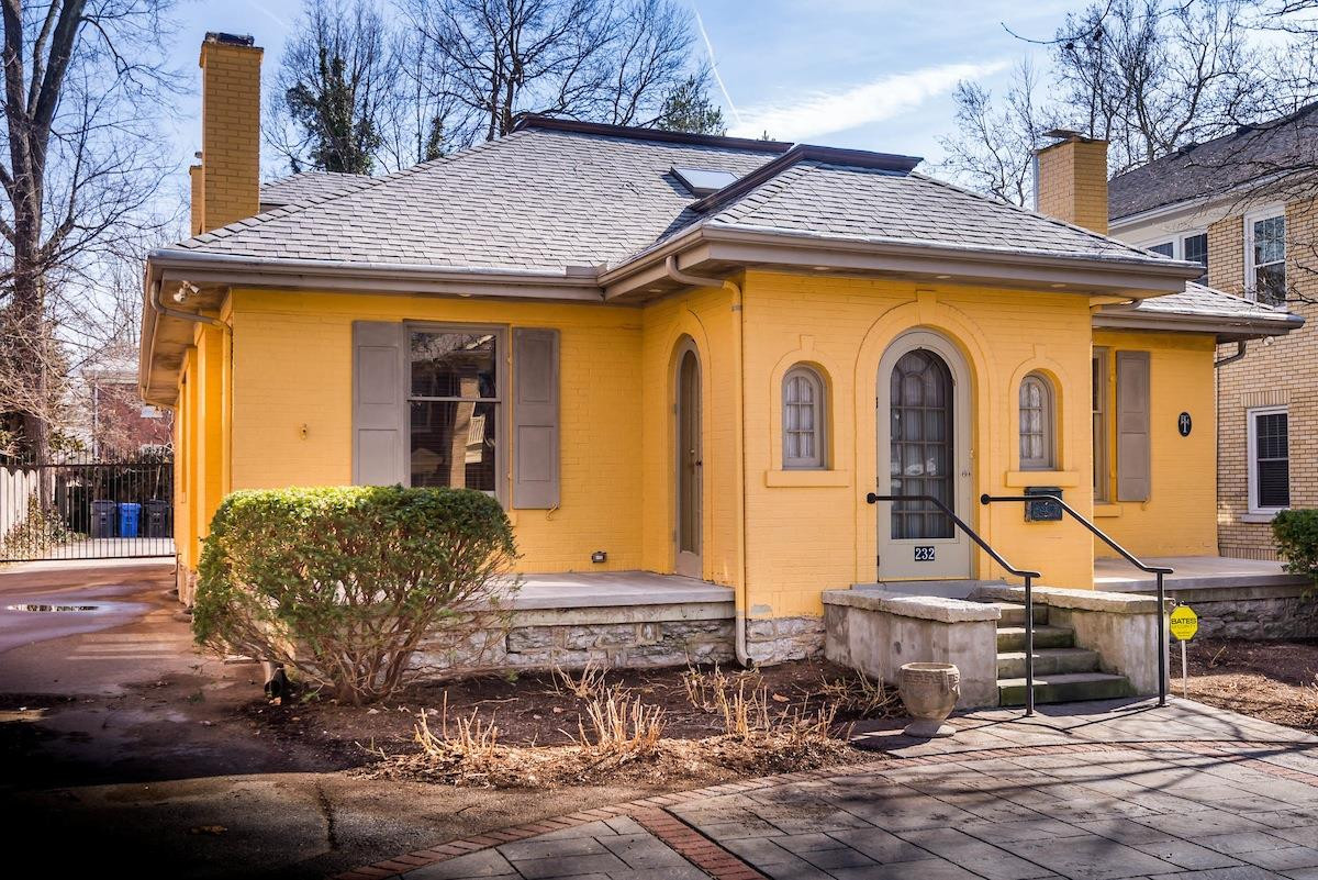 232 Sycamore Road Lexington, KY 40502 - Photo 2 of 24 Photo 2